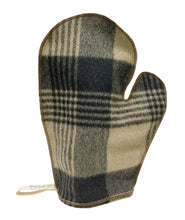 Load image into Gallery viewer, Plaid Polishing Mitt