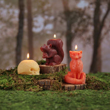 Load image into Gallery viewer, Squirrel Candle – 100% Pure Beeswax – Hand-Sculpted