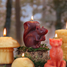 Load image into Gallery viewer, Squirrel Candle – 100% Pure Beeswax – Hand-Sculpted