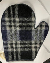 Load image into Gallery viewer, Plaid Polishing Mitt