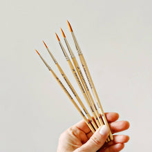 Load image into Gallery viewer, Watercolor paintbrush set of five wood brushes