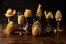 Load image into Gallery viewer, Pure Beeswax Skep Hive Candle