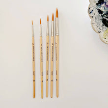 Load image into Gallery viewer, Watercolor paintbrush set of five wood brushes