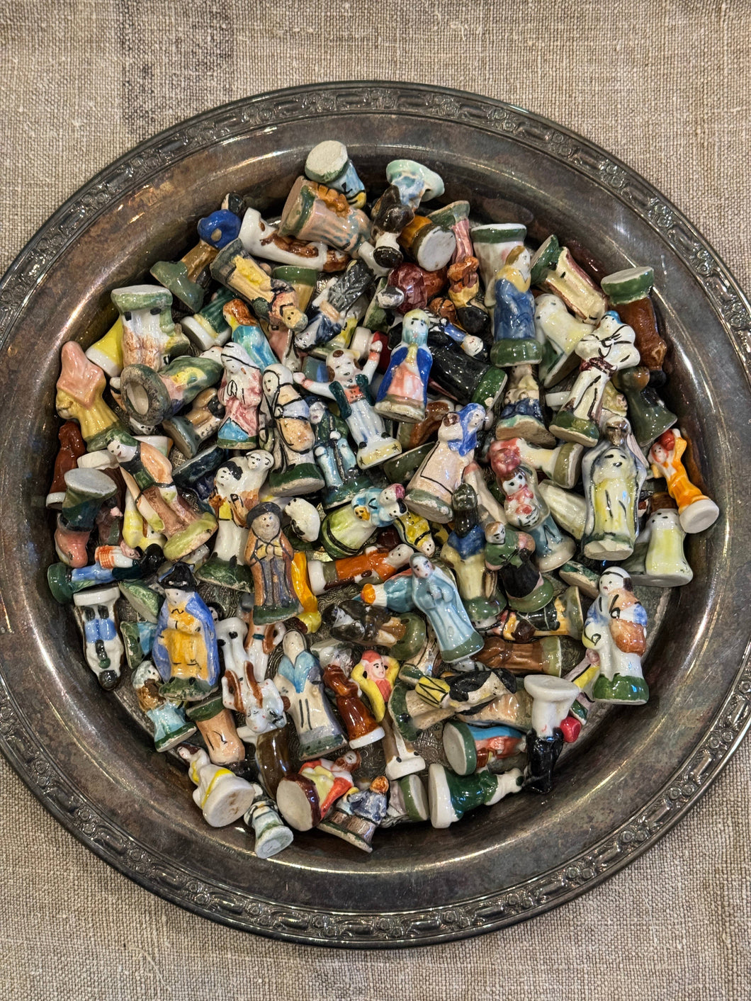 100 pcs of French Feves and Santons - FEVES